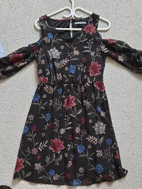 Womens Black Floral Cold-Shoulder Dress